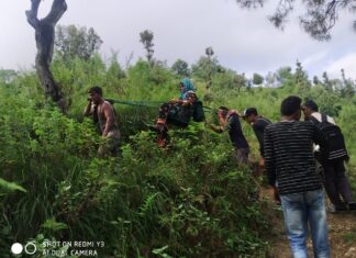 आखिर कब तक मरीजों को डोली में लाएंगे ग्रामीण, चुनाव बहिष्कार के बाद भी सरकार ने नहीं ली सुध
