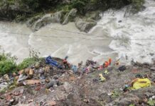 गौरीकुंड में भारी भूस्खलन , कई लापता